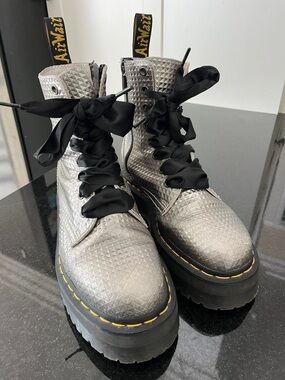 Dr Martens Jadon Platform Boots 8M Metallic Silver Leather Zip Lugged Sole.